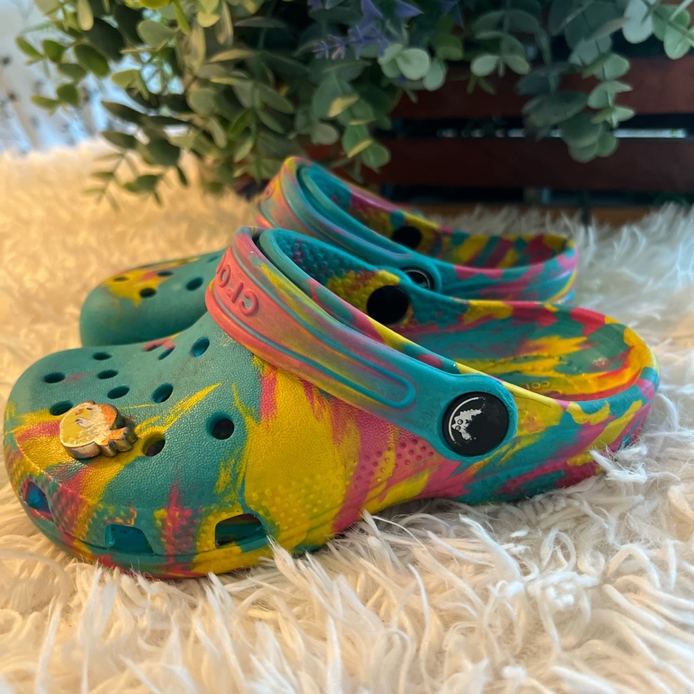 Crocs Kids Colorful Clogs in GUC size 10 - Picture 3 of 9
